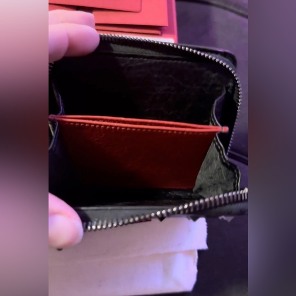 Valentino Garavani Rockstud Bifold Zip-Up Wallet Card Holder - Picture 6 of 16